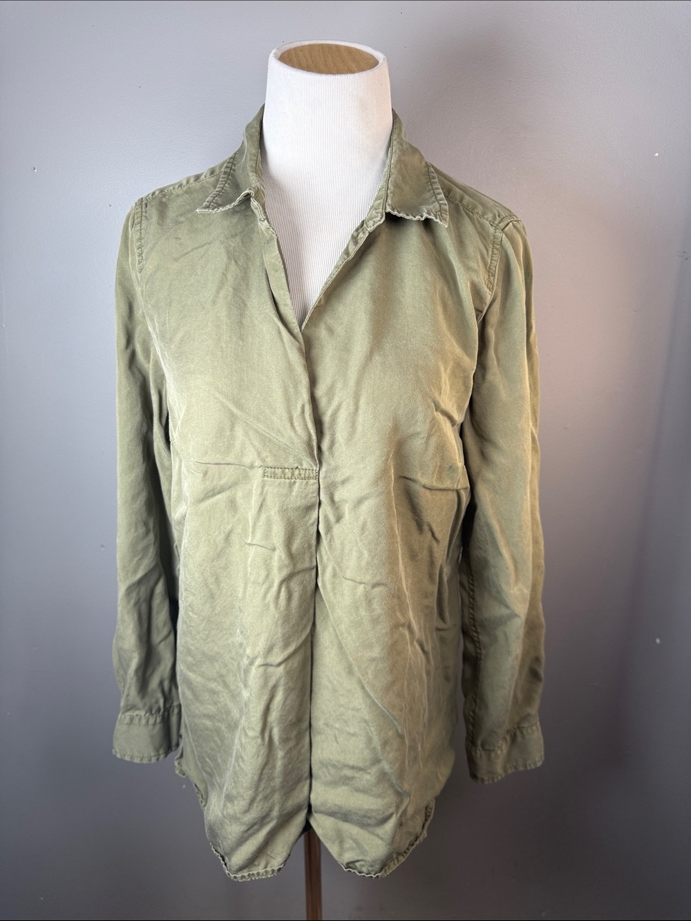Light Olive Green Women's Casual shirt with roll sleeves